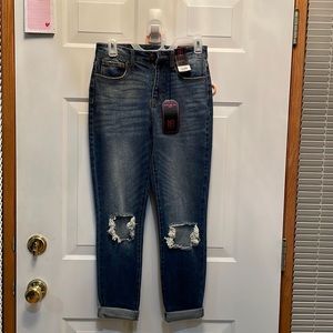 NWT Super High Rise Mom destructed mom jean